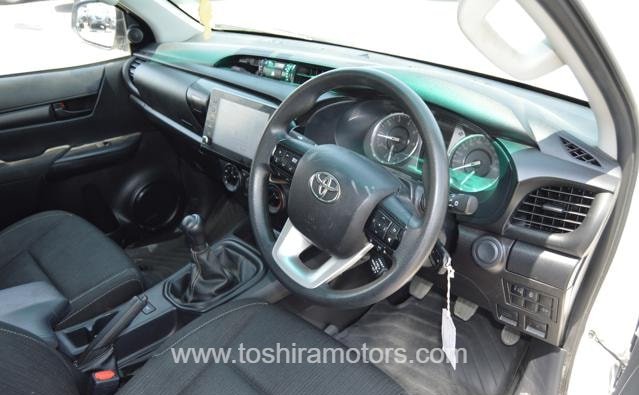 
								2023 TOYOTA HILUX SR5 full									