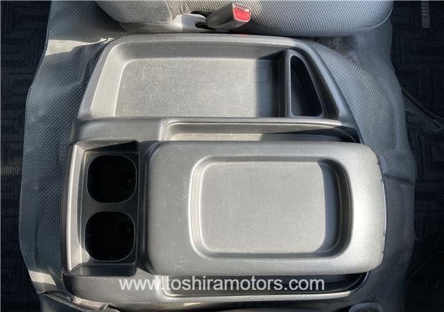 
								2022 TOYOTA HIACE VAN | PARKING SENSOR | BACK CAMERA full									