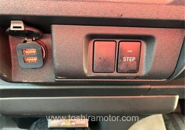 
								2023 TOYOTA HIACE VAN 418/1.5TSS full									