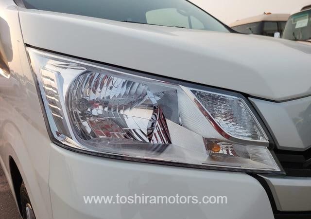 
								2021 TOYOTA HIACE COMMUTER full									