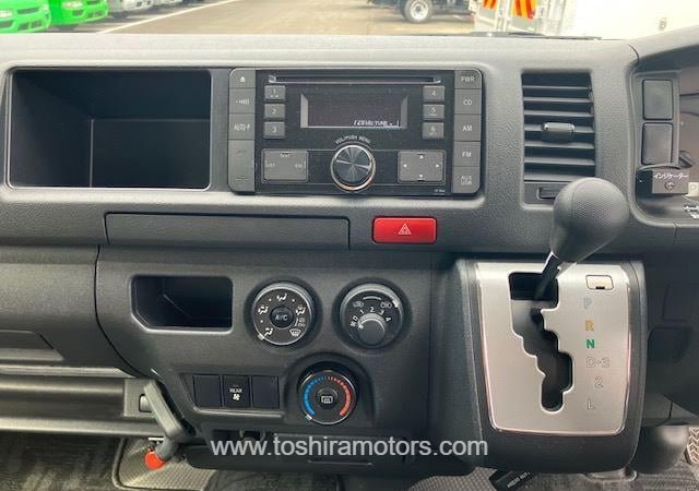 
								2015 TOYOTA HIACE VAN 212/1.5 full									