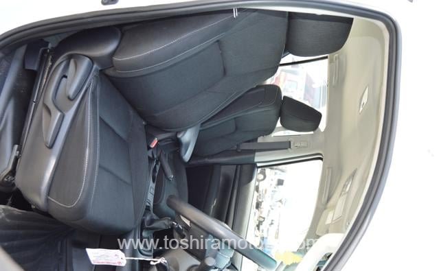 
								2023 TOYOTA HILUX SR5 full									