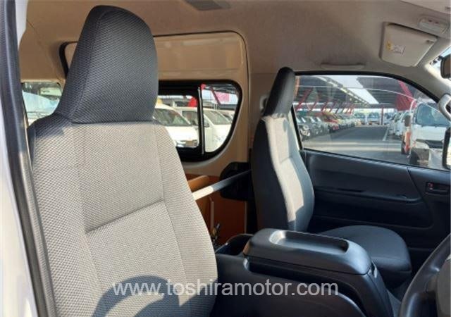 
								2023 TOYOTA HIACE VAN 418/1.5TSS full									
