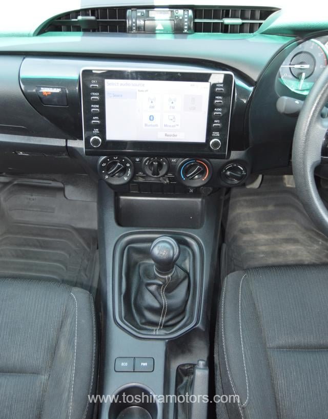 
								2023 TOYOTA HILUX SR5 full									