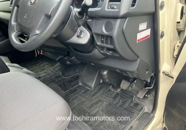 
								2015 TOYOTA HIACE VAN 212/1.5 full									