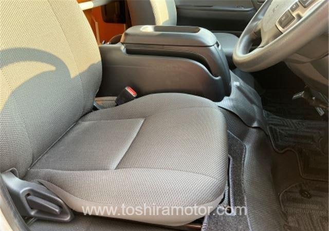 
								2023 TOYOTA HIACE VAN 418/1.5TSS full									