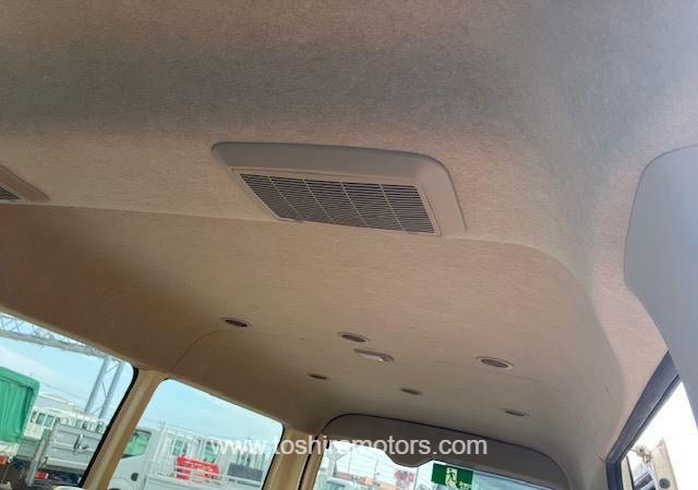 
								2015 TOYOTA HIACE VAN 212/1.5 full									