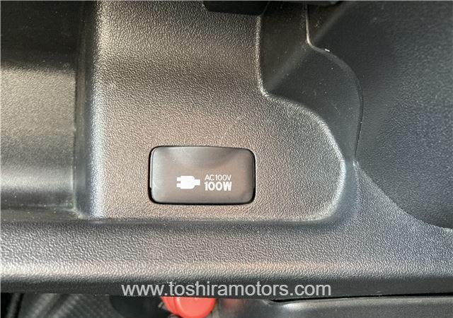 
								2022 TOYOTA HIACE VAN | PARKING SENSOR | BACK CAMERA full									