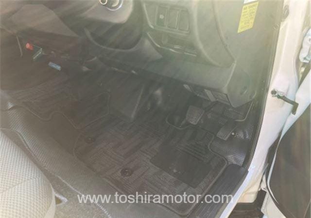 
								2023 TOYOTA HIACE VAN 418/1.5TSS full									