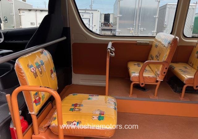 
								2015 TOYOTA HIACE VAN 212/1.5 full									