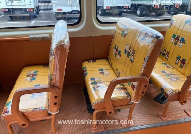 
								2015 TOYOTA HIACE VAN 212/1.5 full									