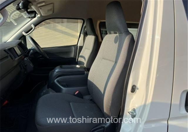 
								2023 TOYOTA HIACE VAN 418/1.5TSS full									