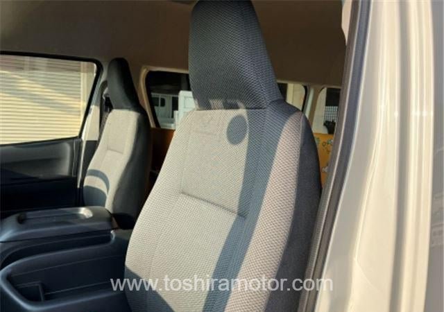 
								2023 TOYOTA HIACE VAN 418/1.5TSS full									