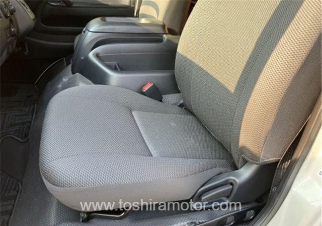 
								2023 TOYOTA HIACE VAN 418/1.5TSS full									