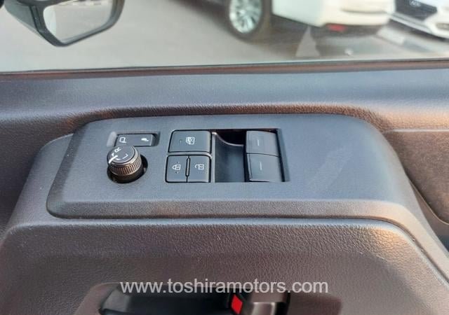 
								2021 TOYOTA HIACE COMMUTER full									