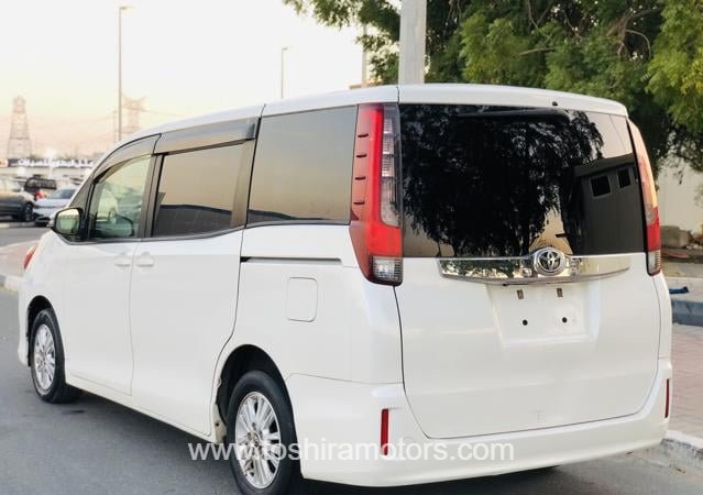 
								2015 TOYOTA NOAH G full									