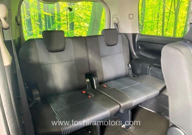 
								2016 TOYOTA VOXY ZS full									