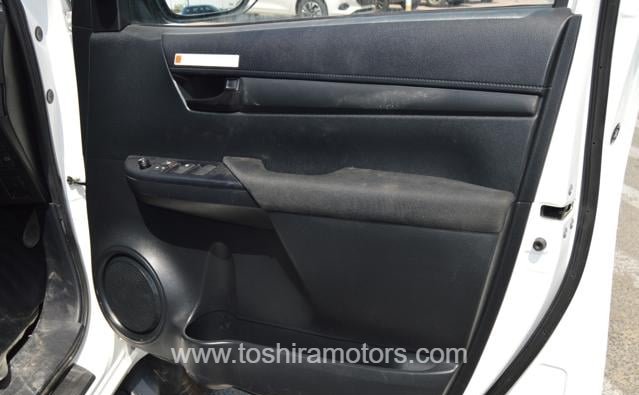 
								2023 TOYOTA HILUX SR5 full									