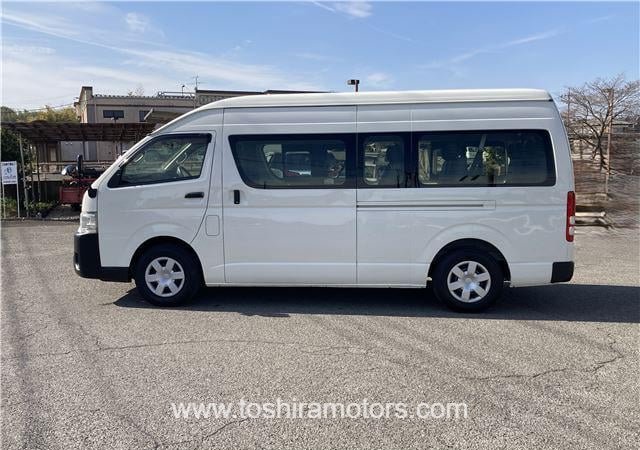 
								2022 TOYOTA HIACE VAN | PARKING SENSOR | BACK CAMERA full									