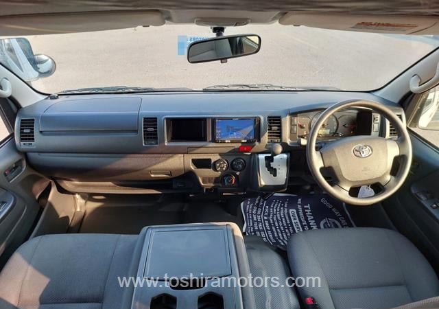 
								2015 TOYOTA HIACE COMMUTER full									