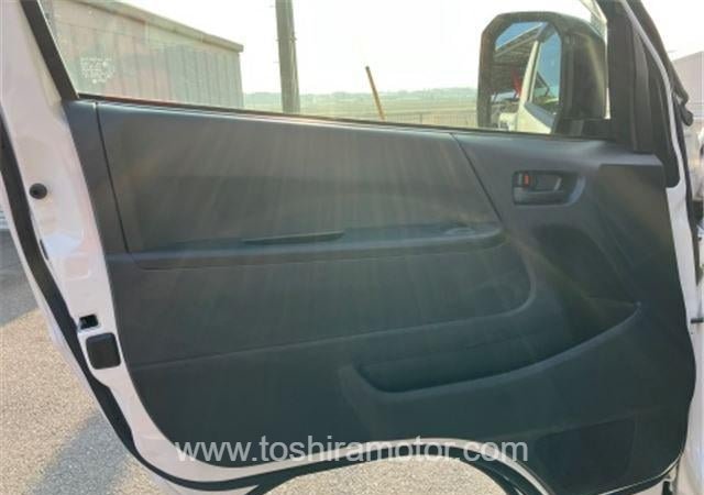 
								2023 TOYOTA HIACE VAN 418/1.5TSS full									