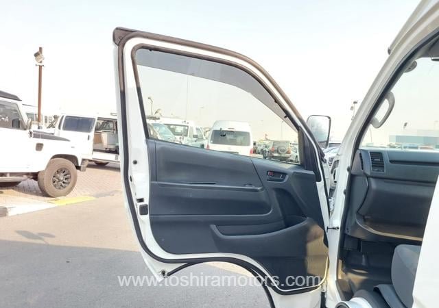 
								2015 TOYOTA HIACE COMMUTER full									