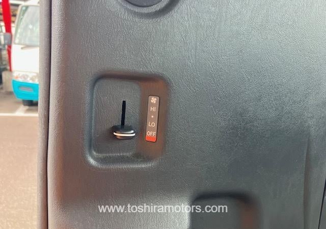 
								2015 TOYOTA HIACE VAN 212/1.5 full									