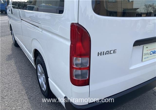 
								2022 TOYOTA HIACE VAN | PARKING SENSOR | BACK CAMERA full									