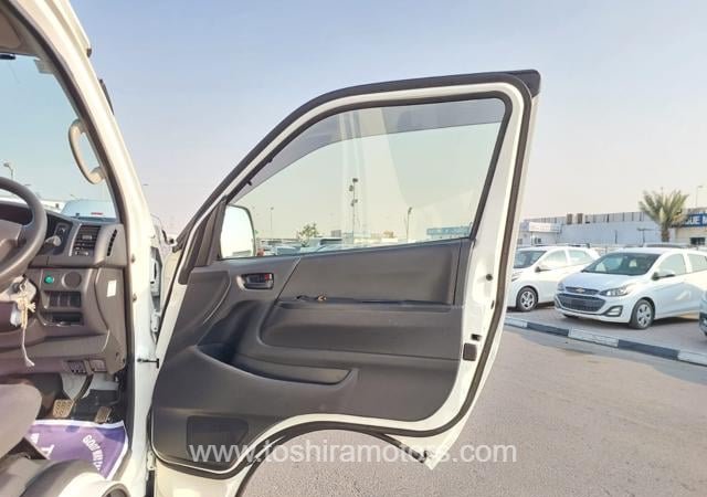 
								2015 TOYOTA HIACE COMMUTER full									