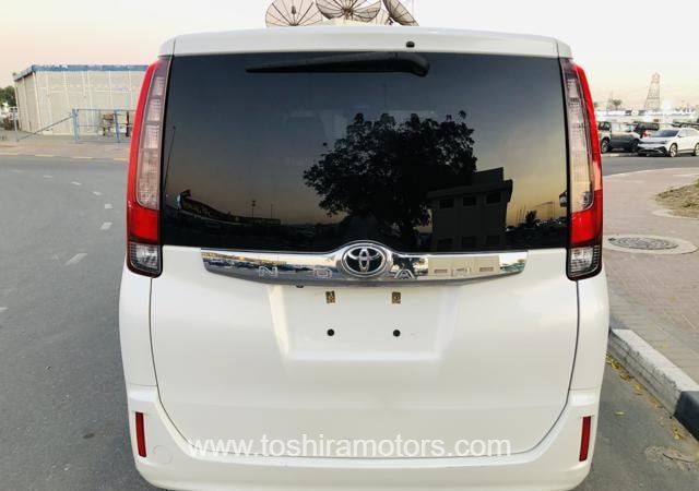 
								2015 TOYOTA NOAH G full									
