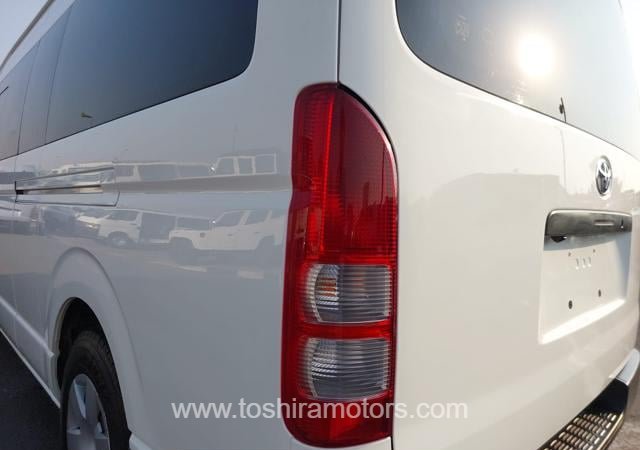 
								2015 TOYOTA HIACE COMMUTER full									