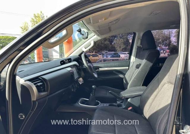 
								2020 TOYOTA HILUX 2.4 E REVO DOUBLE CAB full									