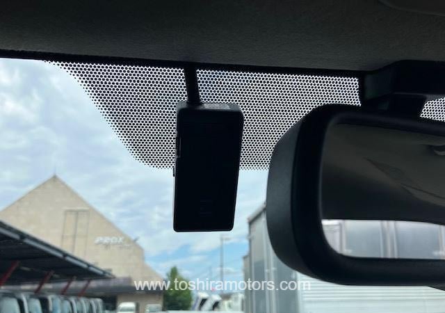 
								2015 TOYOTA HIACE VAN 212/1.5 full									