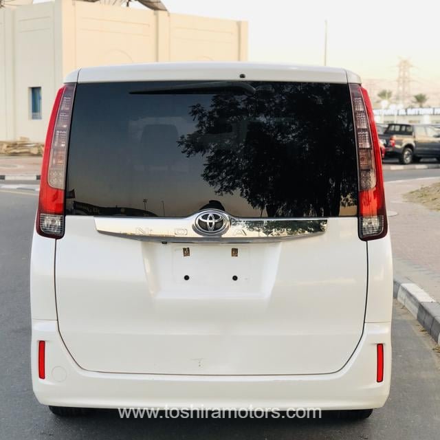 
								2015 TOYOTA NOAH G full									