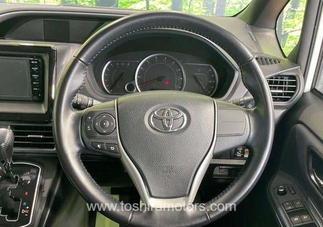 
								2016 TOYOTA VOXY ZS full									