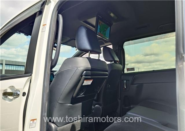 
								TOYOTA NOAH TSS  full									