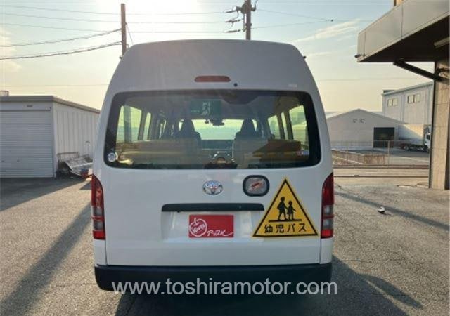 
								2023 TOYOTA HIACE VAN 418/1.5TSS full									
