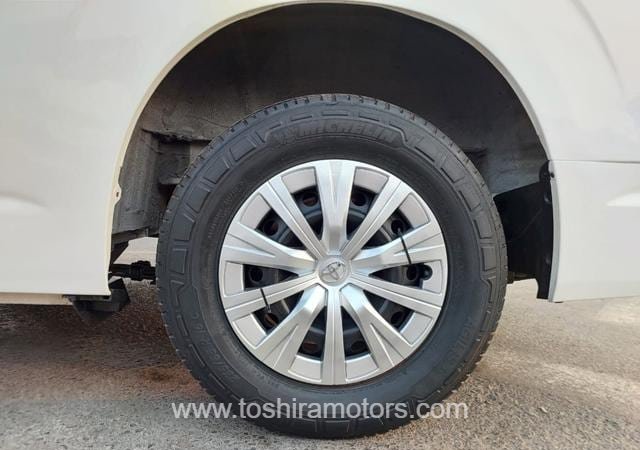 
								2021 TOYOTA HIACE COMMUTER full									