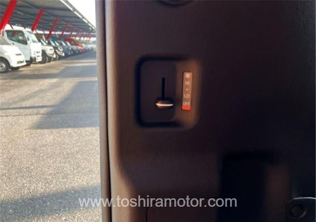 
								2023 TOYOTA HIACE VAN 418/1.5TSS full									