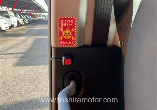 
								2023 TOYOTA HIACE VAN 418/1.5TSS full									