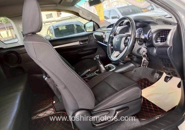 
								2019 TOYOTA HILUX 2.4 E REVO SMART CAB full									