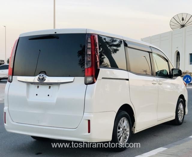 
								2015 TOYOTA NOAH G full									
