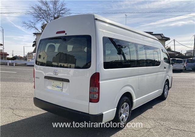 
								2022 TOYOTA HIACE VAN | PARKING SENSOR | BACK CAMERA full									