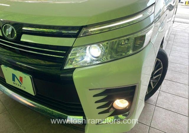 
								2016 TOYOTA VOXY ZS full									