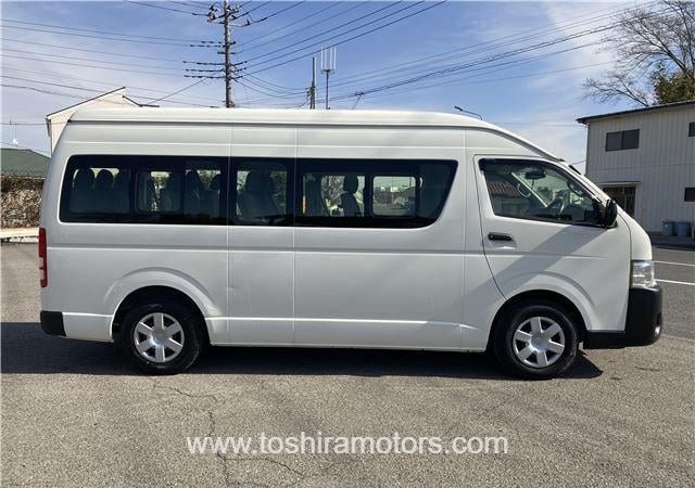 
								2022 TOYOTA HIACE VAN | PARKING SENSOR | BACK CAMERA full									