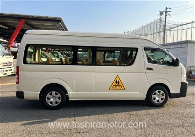 
								2023 TOYOTA HIACE VAN 418/1.5TSS full									