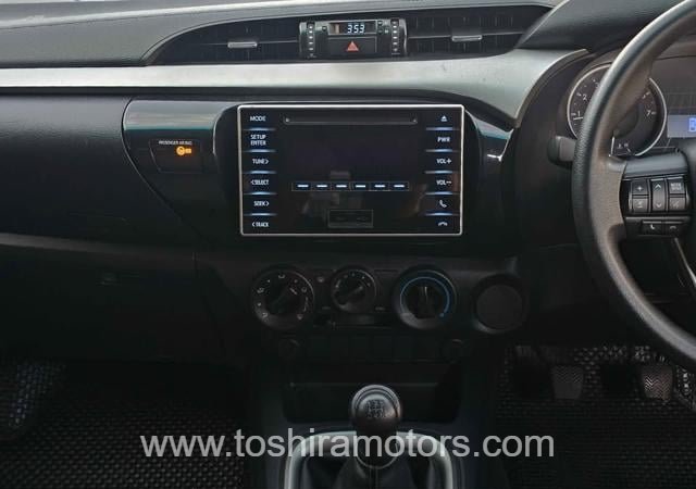 
								2015 TOYOTA HILUX 2.7 E REVO SMART CAB full									