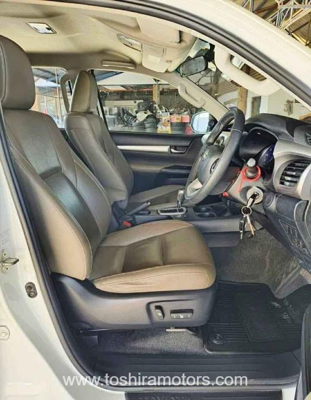 
								2016 TOYOTA HILUX 2.4 G REVO DOUBLE CAB full									