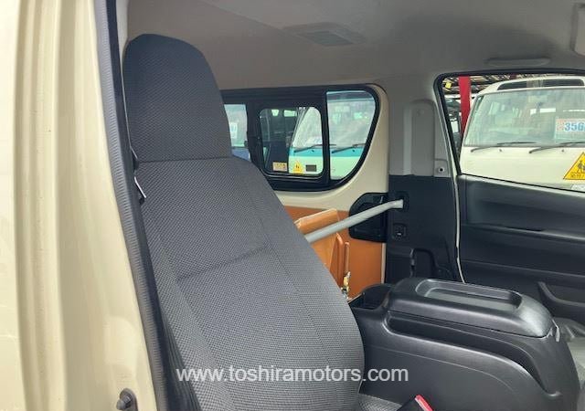 
								2015 TOYOTA HIACE VAN 212/1.5 full									