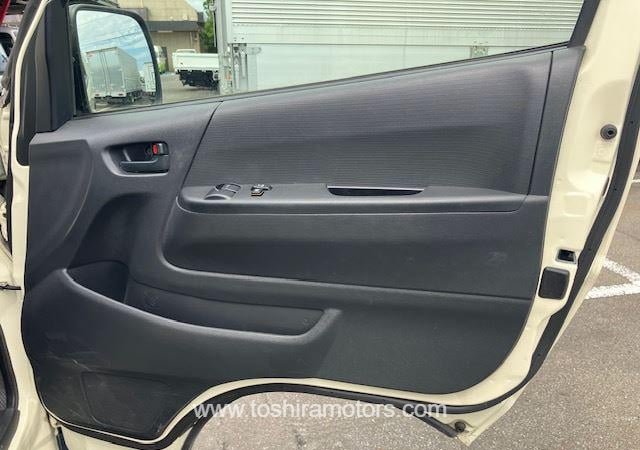 
								2015 TOYOTA HIACE VAN 212/1.5 full									